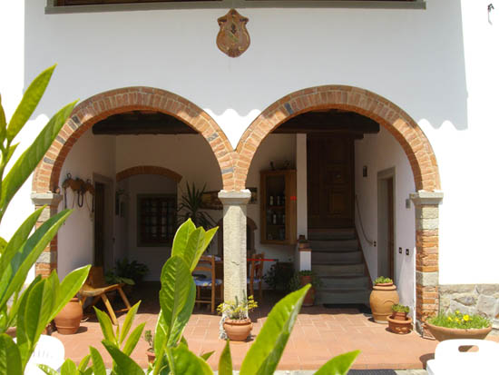 Loggia di ingresso appartamenti