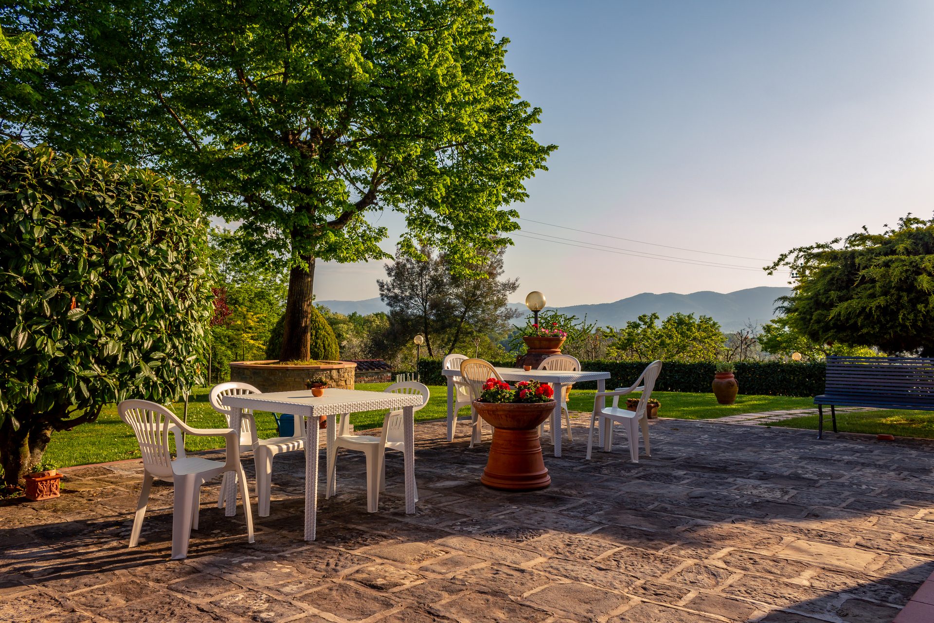 Il terrazzo con vista sulle colline del Valdarno